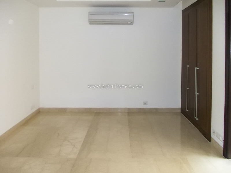 4 BHK Flat For Rent in West End Colony