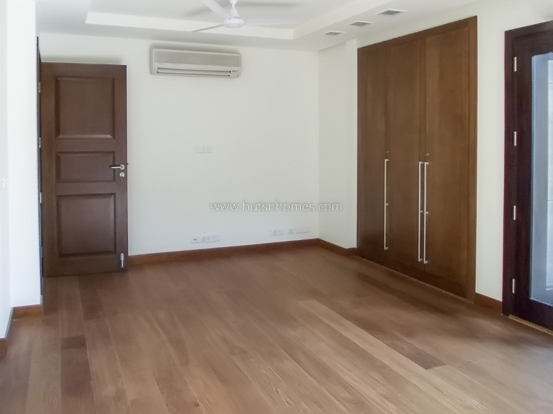 4 BHK Flat For Rent in West End Colony