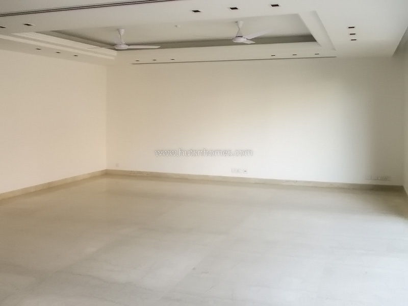 4 BHK Flat For Rent in West End Colony