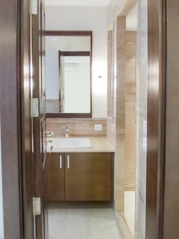 4 BHK Flat For Rent in West End Colony