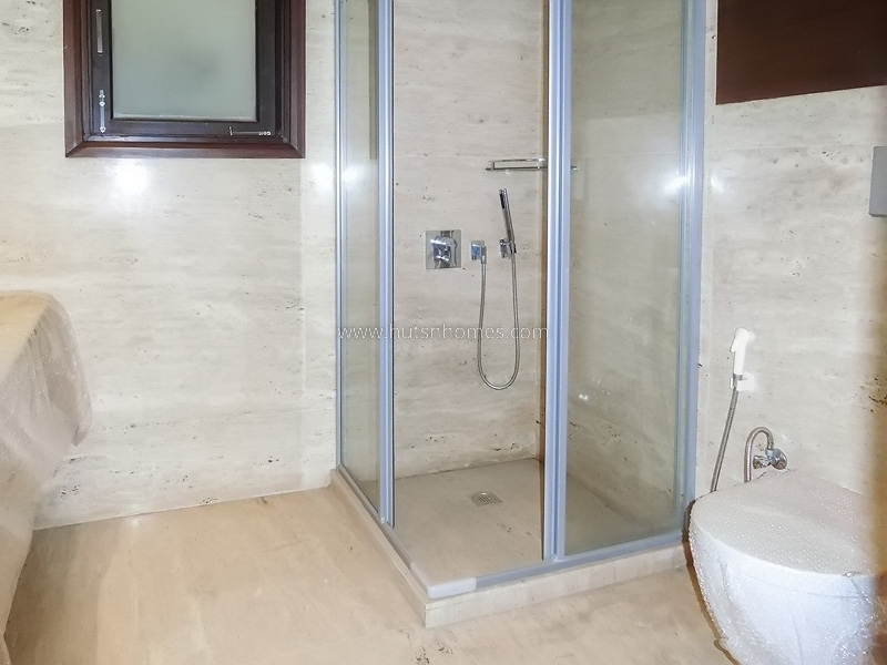4 BHK Flat For Rent in West End Colony