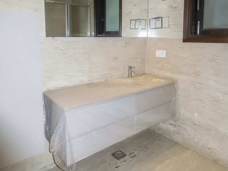 4 BHK Flat For Rent in West End Colony