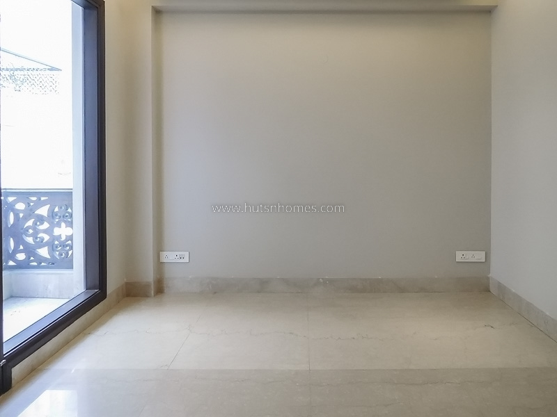 4 BHK Flat For Rent in West End Colony