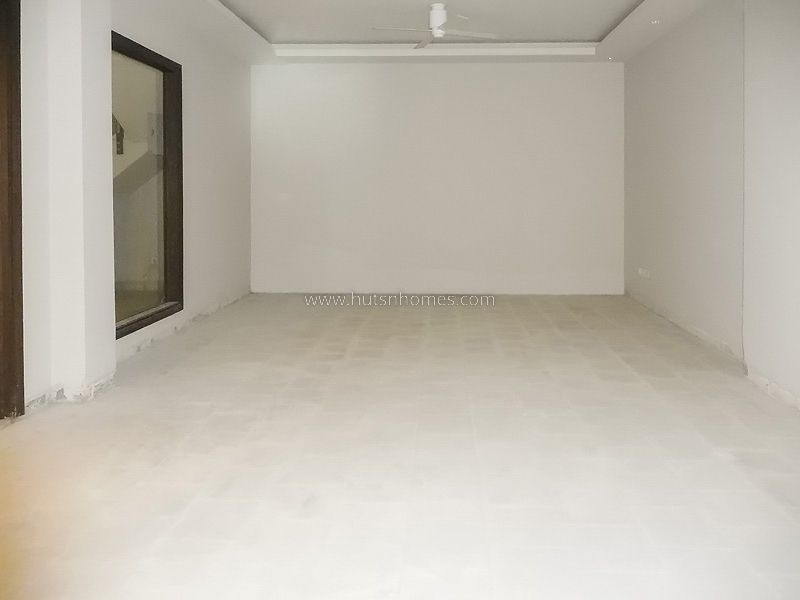 4 BHK Flat For Rent in West End Colony