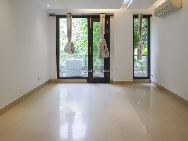 4 BHK Flat For Rent in West End Colony