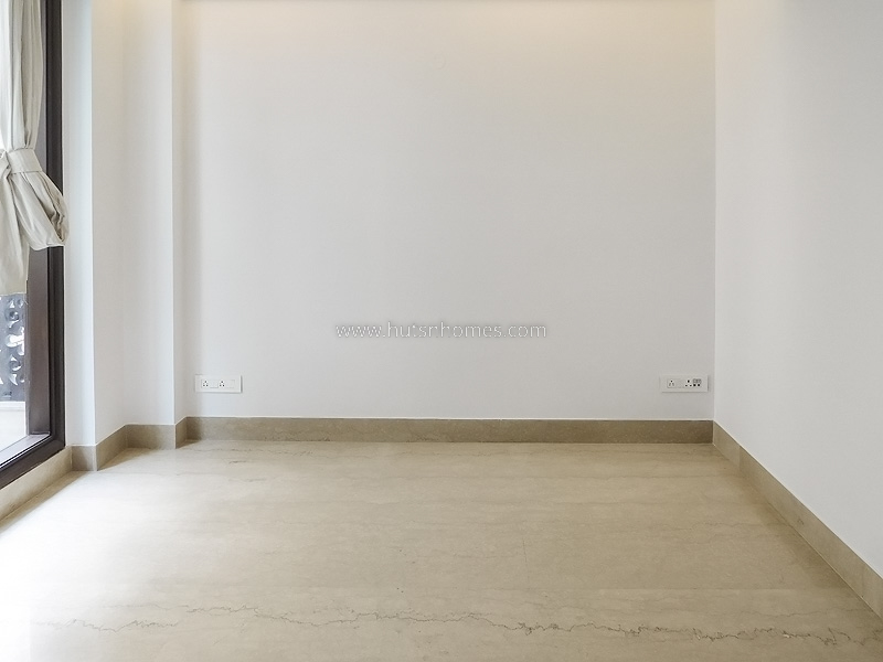 4 BHK Flat For Rent in West End Colony
