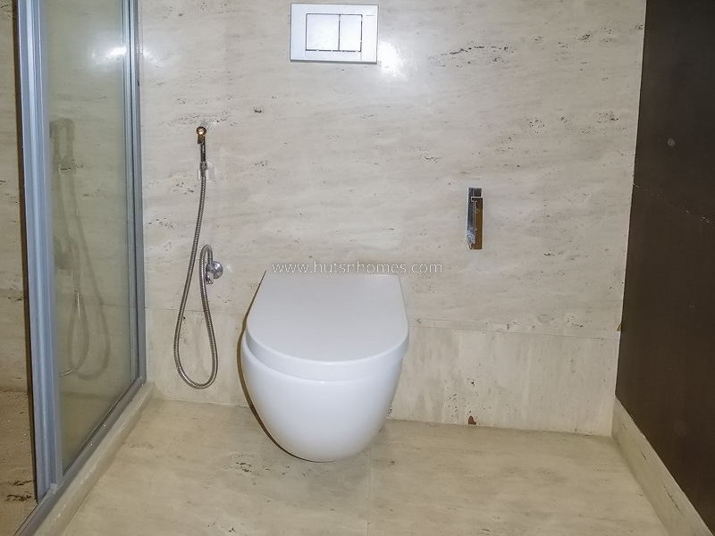 4 BHK Flat For Rent in West End Colony