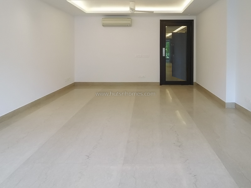 4 BHK Flat For Rent in West End Colony