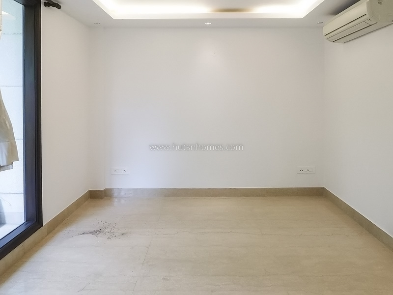4 BHK Flat For Rent in West End Colony