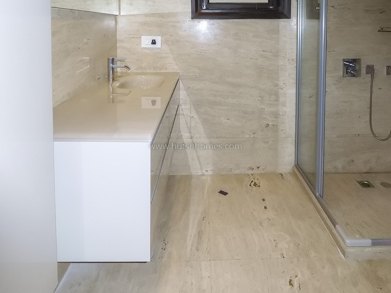 4 BHK Flat For Rent in West End Colony