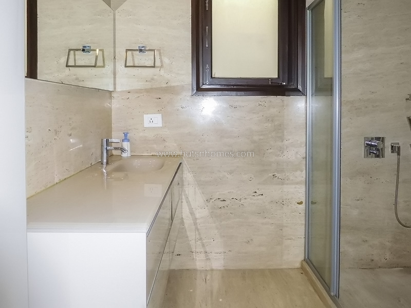 4 BHK Flat For Rent in West End Colony