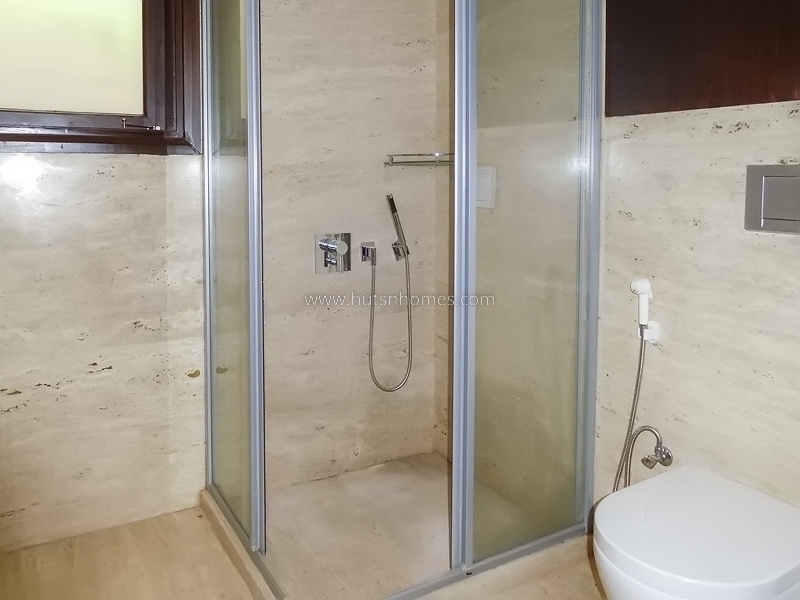 4 BHK Flat For Rent in West End Colony