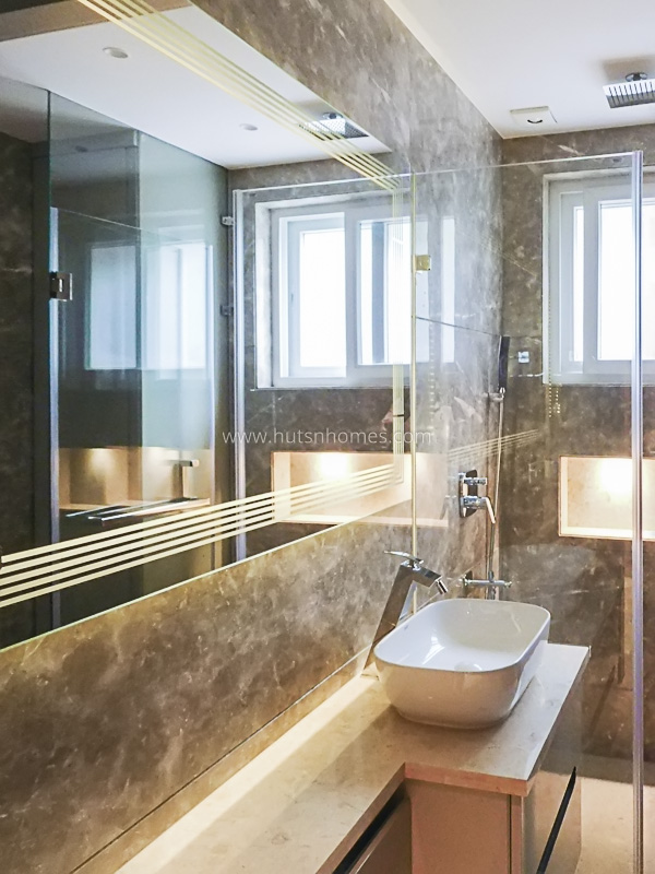 3 BHK Flat For Rent in Defence Colony