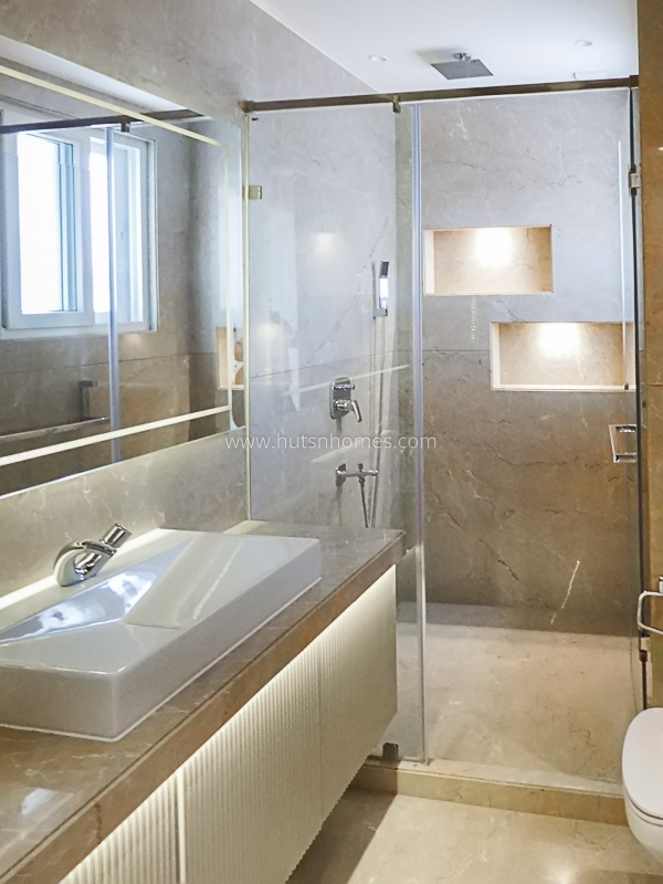 3 BHK Flat For Rent in Defence Colony