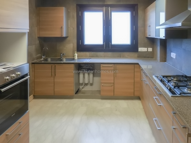 4 BHK Flat For Rent in West End Colony