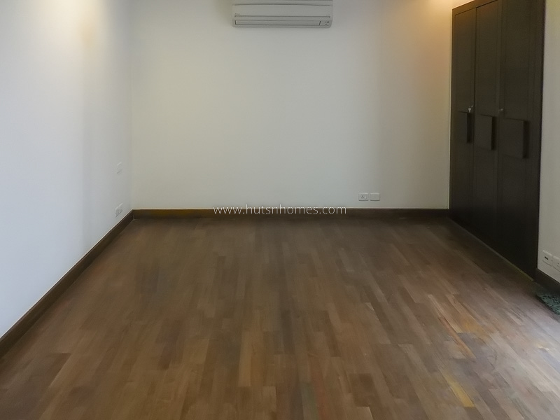 4 BHK Flat For Rent in West End Colony