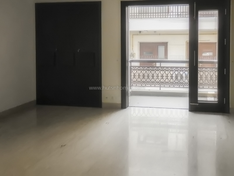 4 BHK Flat For Rent in West End Colony