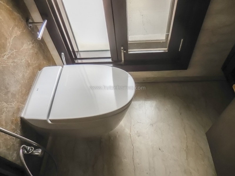 4 BHK Flat For Rent in West End Colony