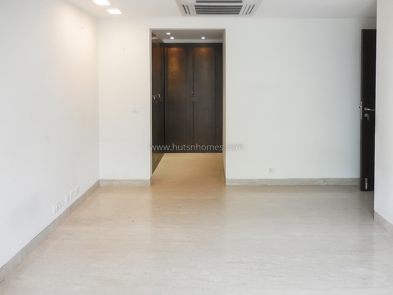 4 BHK Flat For Rent in West End Colony