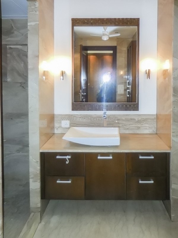 4 BHK Flat For Rent in West End Colony