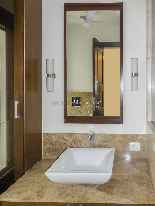 4 BHK Flat For Rent in West End Colony