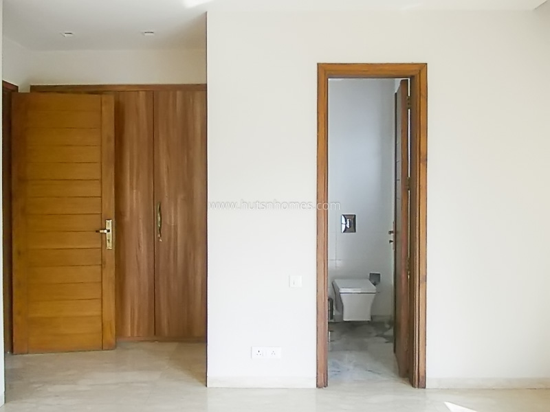 3 BHK Flat For Rent in Defence Colony