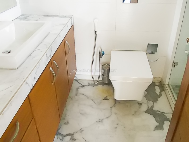 3 BHK Flat For Rent in Defence Colony
