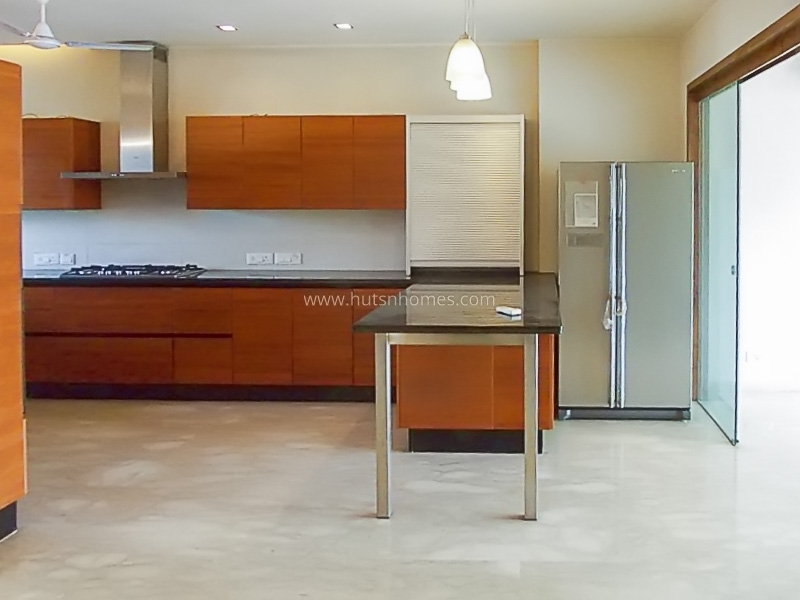 3 BHK Flat For Rent in Defence Colony