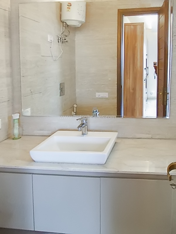 3 BHK Flat For Rent in Defence Colony