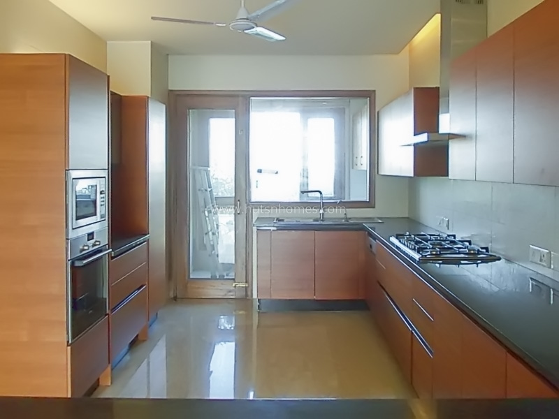 3 BHK Flat For Rent in Defence Colony