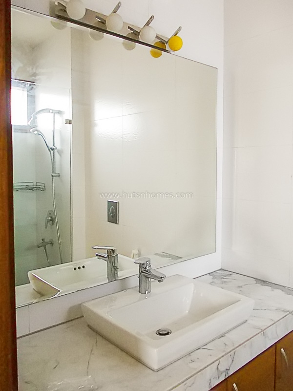 3 BHK Flat For Rent in Defence Colony