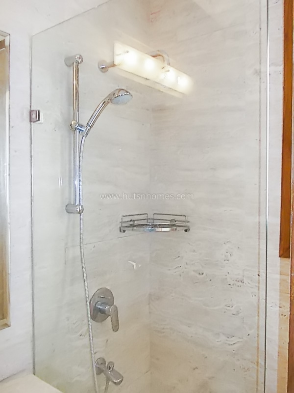 3 BHK Flat For Rent in Defence Colony