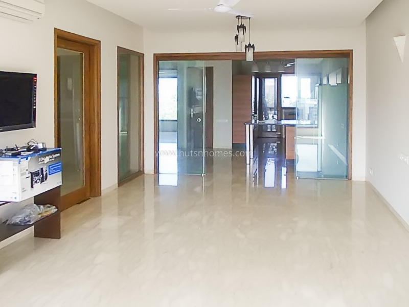 3 BHK Flat For Rent in Defence Colony