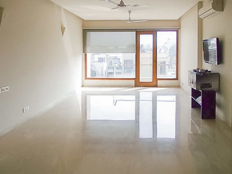 3 BHK Flat For Rent in Defence Colony