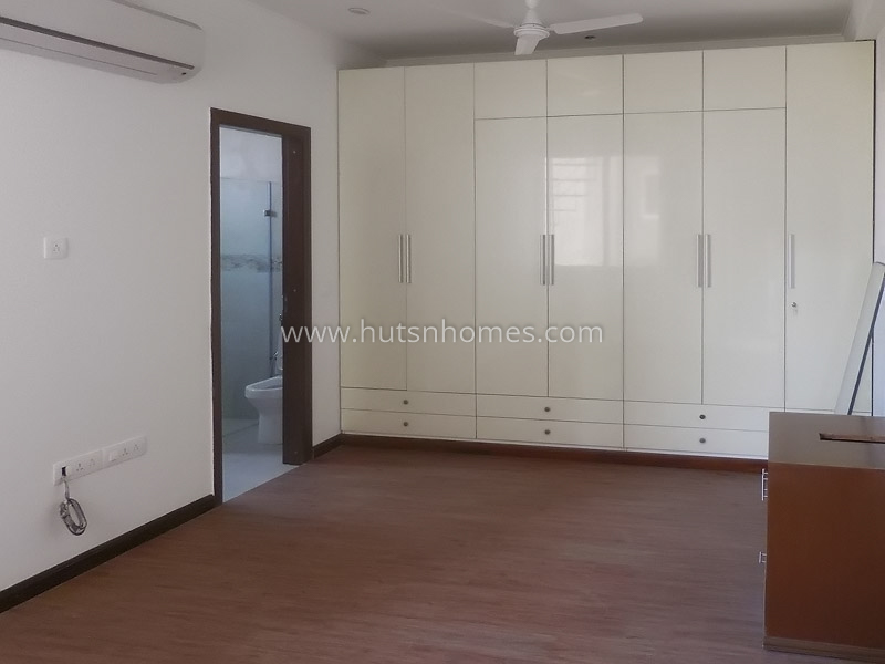 4 BHK Flat For Rent in Anand Niketan