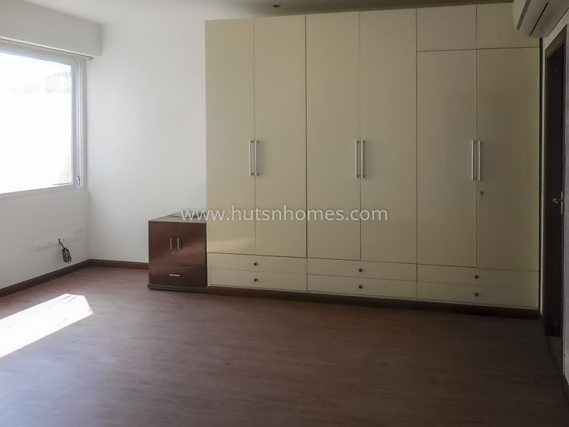 4 BHK Flat For Rent in Anand Niketan