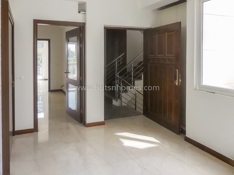 4 BHK Flat For Rent in Anand Niketan