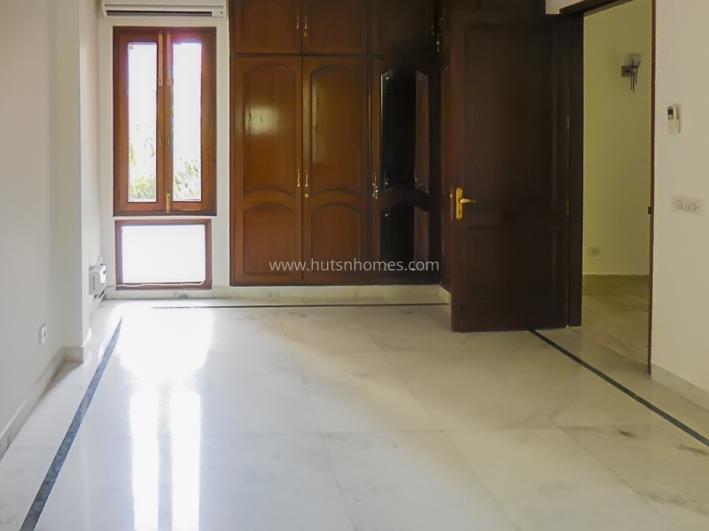 4 BHK Flat For Rent in Defence Colony