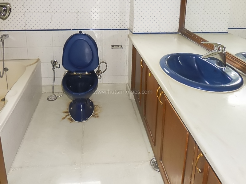4 BHK Flat For Rent in Defence Colony