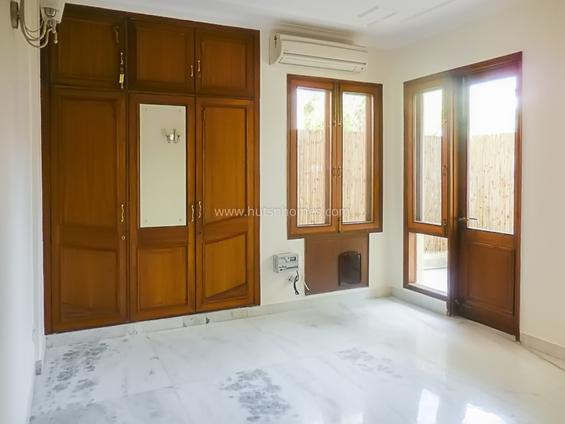 4 BHK Flat For Rent in Defence Colony
