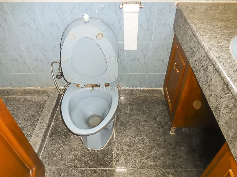 4 BHK Flat For Rent in Defence Colony