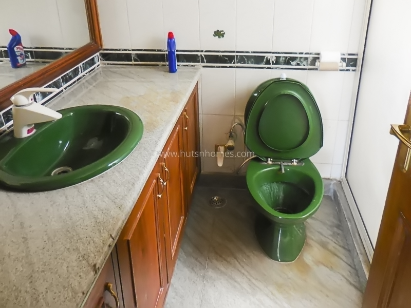 4 BHK Flat For Rent in Defence Colony