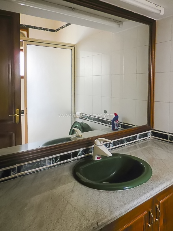 4 BHK Flat For Rent in Defence Colony