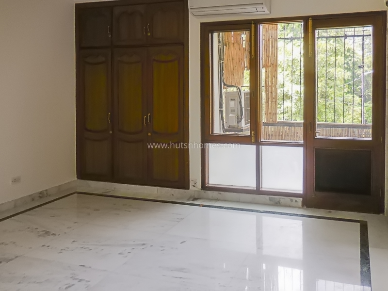 4 BHK Flat For Rent in Defence Colony