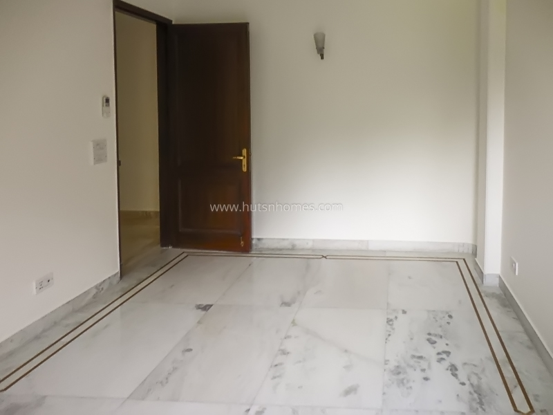 4 BHK Flat For Rent in Defence Colony