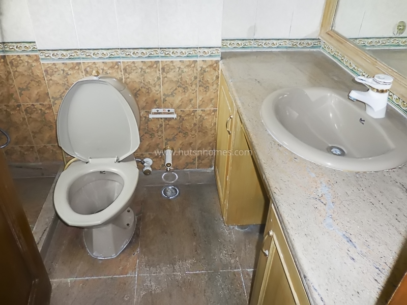 4 BHK Flat For Rent in Defence Colony