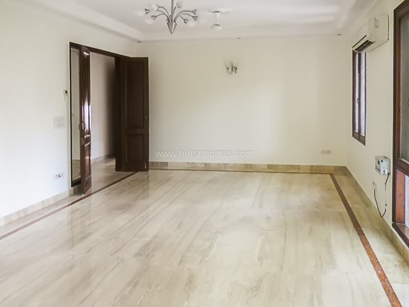 4 BHK Flat For Rent in Defence Colony