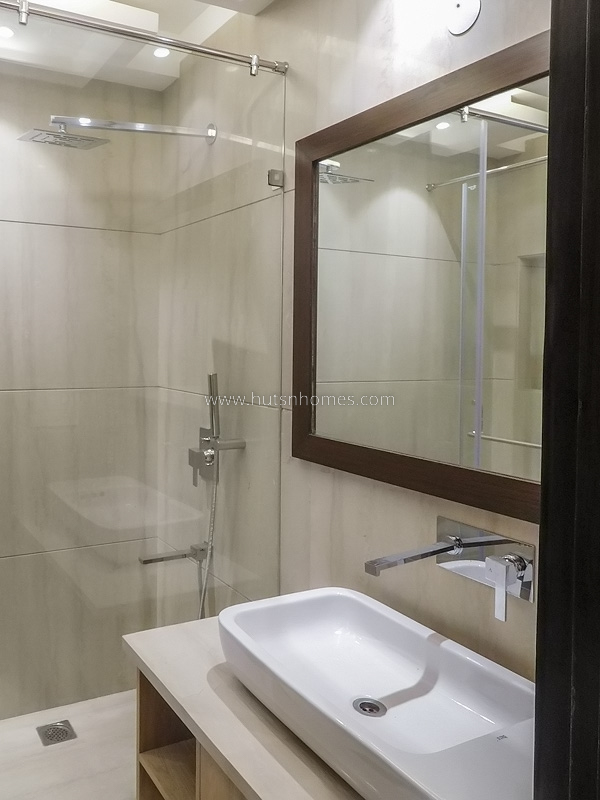 3 BHK Flat For Rent in Defence Colony