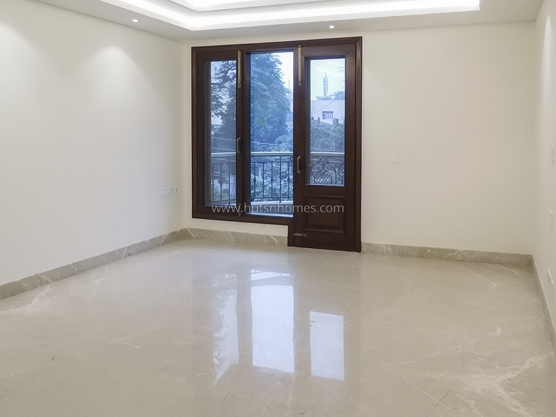 3 BHK Flat For Rent in Defence Colony