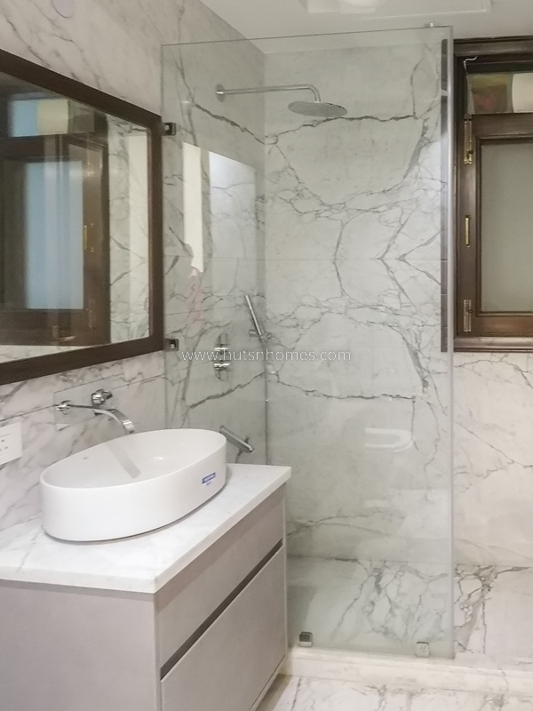 3 BHK Flat For Rent in Defence Colony